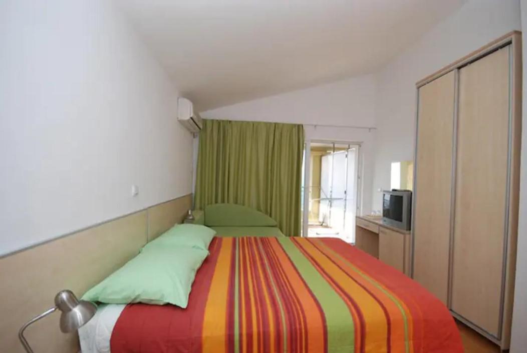 Bmv Room With East Island View Sveti Stefan Bagian luar foto